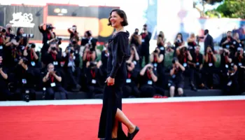 Në Venecia, Maggie Gyllenhaal tregon pse hoqi dorë nga AI në filmin për Monroe