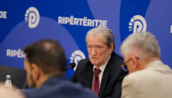 Nesër Kuvendi/ Berisha tregon lëvizjen e opozitës: Nuk ka bojkot, të ngrihemi në këmbë…