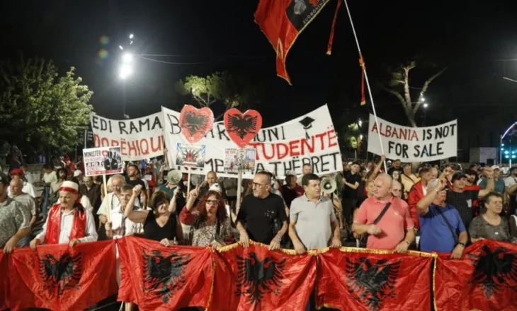 Nesër masat e sigurisë për 14 protestuesit e arrestuar, protestë para gjykatës së Tiranës
