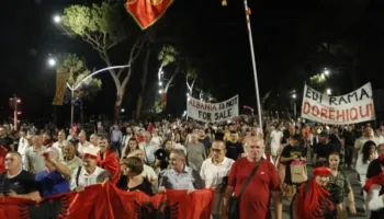 “Nesër te Parlamenti”- Dita e 109-të e protestës, dënohet vendimi i Hagës: Është një padrejtësi bazuar në dëshmi të rreme!
