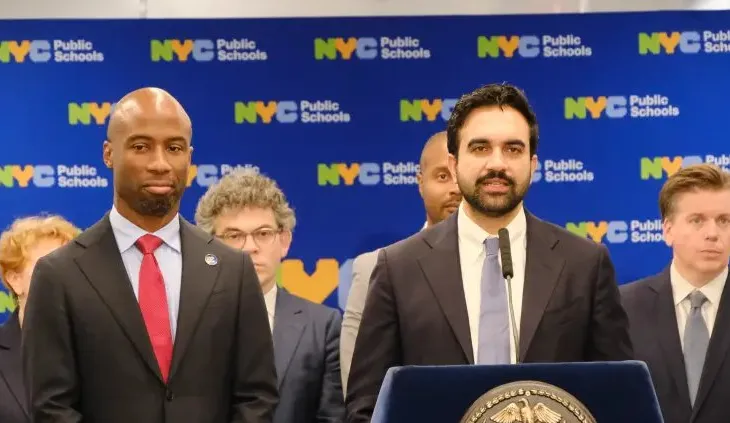 New York-u kufizon përdorimin e AI në shkolla, nxënësit nga klasa e dytë deri në të tetën nuk do ta përdorin