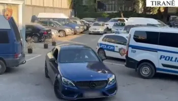 “Nga i kanë marrë paratë?”/ Policia “skanon” dhjetëra makina luksoze në Tiranë