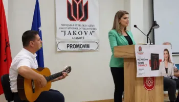 Nga poezia te debati/ Libri “Grue prej zjermi” i Donika Dabishevcit u promovua në Gjakovë