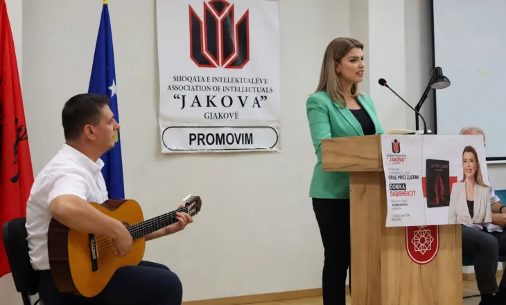 Nga poezia te debati/ Libri “Grue prej zjermi” i Donika Dabishevcit u promovua në Gjakovë