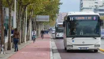 Nga sot 30% më pak autobusë urbanë në Tiranë. Operatorët reduktojnë flotën