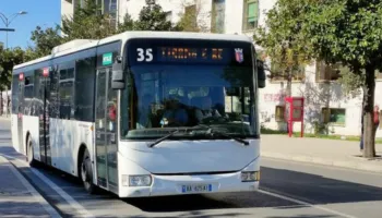 Nga sot më pak urbanë në Tiranë, shkak çmimi i lartë i naftës, priten vonesa dhe radhë të gjata pasagjerësh