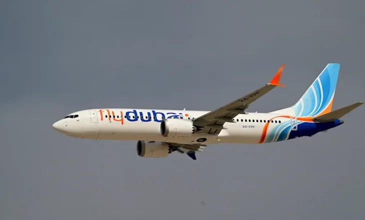 Ngjarja tronditëse: Bashkëpiloti tenton të rrëzojë avionin, e pengon piloti tjetër dhe pasagjerët
