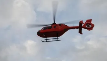 Ngjarje e rëndë në Skrapar: Foshnja 1-vjeçare dëmton dorën me grirëse mishi, transportohet me helikopter te Trauma