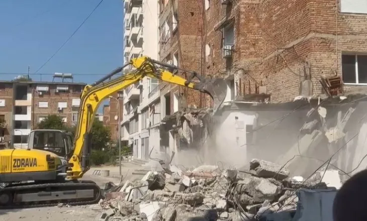 Nis rikualifikimi pranë “Tregut të orizit” në Vlorë, shemben objektet pa leje