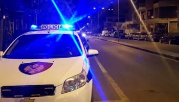 Një i plagosur me thikë pas sherrit te “Petro Nini”, Policia identifikon autorin dhe e shpall në kërkim!