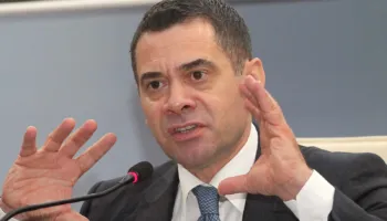“Njerëz pranë pushtetit më kërcënojnë”, Ahmetaj mesazh Ramës: Asgjë nuk më ndal