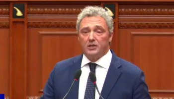 ‘Njeriu i familjes së Ramës kontrollon qindra miliona euro’ Spahia:OSHISH, 12 tendera me vlerë 105 mln euro në 6 javë