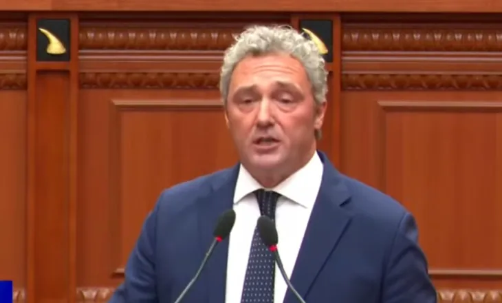 ‘Njeriu i familjes së Ramës kontrollon qindra miliona euro’ Spahia:OSHISH, 12 tendera me vlerë 105 mln euro në 6 javë