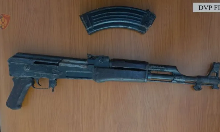 “No Guns 5”, pranga 66-vjeçarit në Fier, iu gjetën me armë zjarri automatike në banesë dhe municion