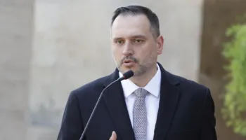 Nufi publikon operacionin në Fier, 55 efektivë dhe dy helikopterë në betejë me flakët