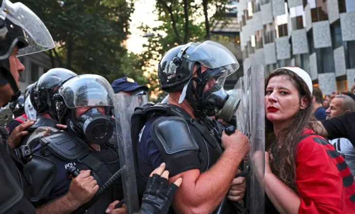 Nuk ndalen protestat/ Televizioni publik gjerman: Përshkallëzohet lëvizja politike kundër Edi Ramës