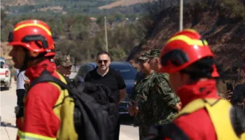 “Nuk pati humbje jete dhe dëme në biznese”- Ministri Nufi sot nga Himara: Situata nga zjarri është totalisht nën kontroll, mbi 300 forca në terren