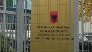 Nuk zbatojnë rregullat e reja, GJKKO fillon fushatën e dënimit me 50 mijë lek të avokatëve