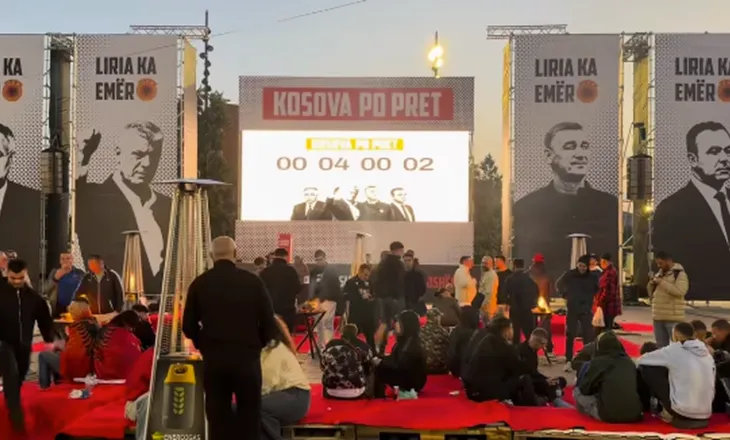 Numërimi mbrapsht ka filluar! Rreth zjarrit në shesh, qytetarët presin lirinë për ish-krerët e UÇK