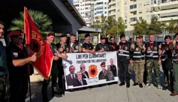 “O Hashim ti ku je, UÇK-në këtu e ke’! Nga Haga në Shqipëri, 50 veteranët mbërrijnë në Portin e Durrësit
