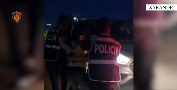 Operacioni “Vjeshta” në Sarandë/ 20 të arrestuar, sekuestrohen kokainë, kanabis dhe 2 pistoleta