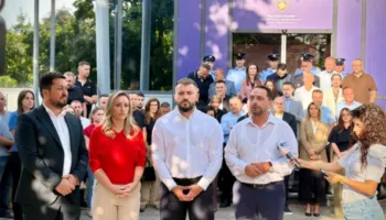 Opozita: Jemi në një krizë komplekse! PDK dhe AAK vijojnë protestën para ndërtesës së qeverisë  në Prishtinë