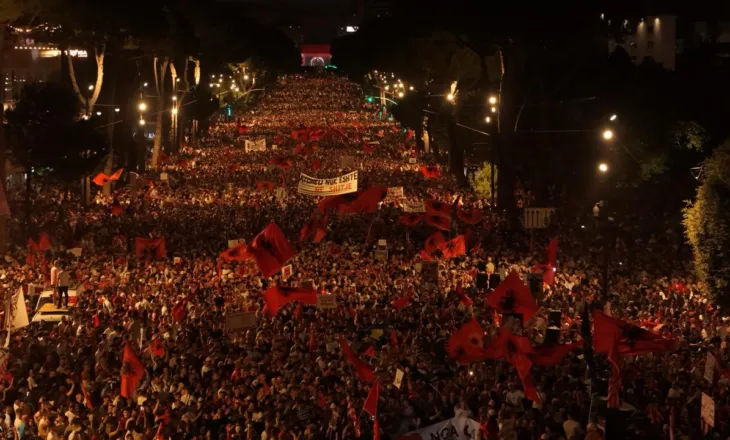 “Pa rini nuk ka Shqipëri”/ Sot dita e 108-të e protestës, qytetarët të vendosur deri në largimin e qeverisë
