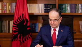 Pagat e gjyqtarëve u rritën sa 2% e rrogës së tij, presidenti Begaj dekreton ligjin e ri të miratuar me votat e PS