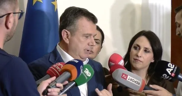 Pagat e magjistratëve, Balla nuk tërhiqet: Do shqyrtohet në datë 17 shtator, kompetencat i ka Kuvendi!
