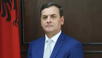 PAGAT/ GJYQTARËT NË MBLEDHJE URGJENTE, SADUSHI: VENDIMI I KUSHTETUESES DUHET ZBATUAR