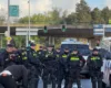 Pak para vendimit në Hagë, mbështetësve të Thaçit dhe ish-krerëve të UÇK-së u kërkohet të largohen nga hapësirat para gjykatës