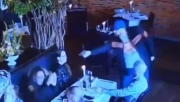 Pamje dramatike/ Tentoi të qëllonte ish-gruan gjatë darkës por ndodhi ajo qe askush se priste!