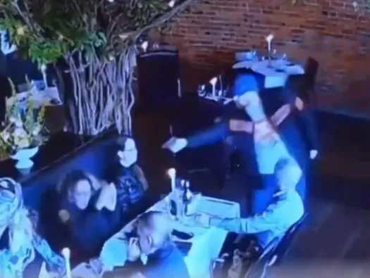 Pamje dramatike/ Tentoi të qëllonte ish-gruan gjatë darkës por ndodhi ajo qe askush se priste!