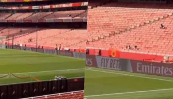 Pamje të pazakonta nga ndeshja Arsenal-Chelsea, flamuri i UÇK-së shfaqet në tribunë!