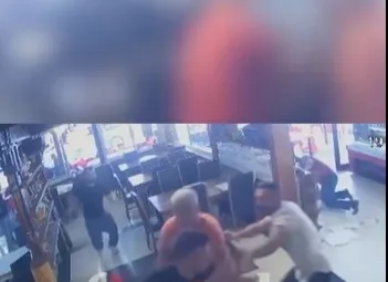 Pamje tronditëse nga Prizreni: Kapet momenti i përleshjes brutale