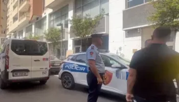 Pamjet nga vendngjarja – Krimi në familje në Tiranë/ Qëlloi me thikë gruan shpallet në kërkim autori