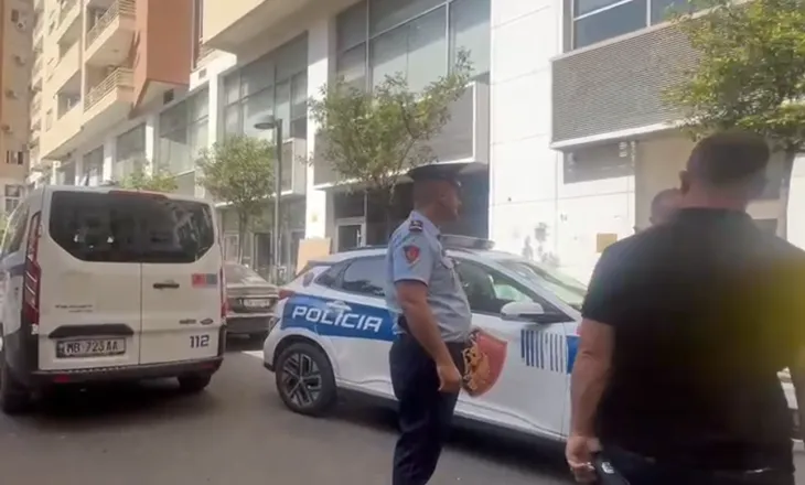 Pamjet nga vendngjarja – Krimi në familje në Tiranë/ Qëlloi me thikë gruan shpallet në kërkim autori