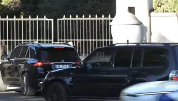 PAMJET-Rama mbërrin në Pallatin e Brigadave, nis mbledhja e Sigurisë Kombëtare