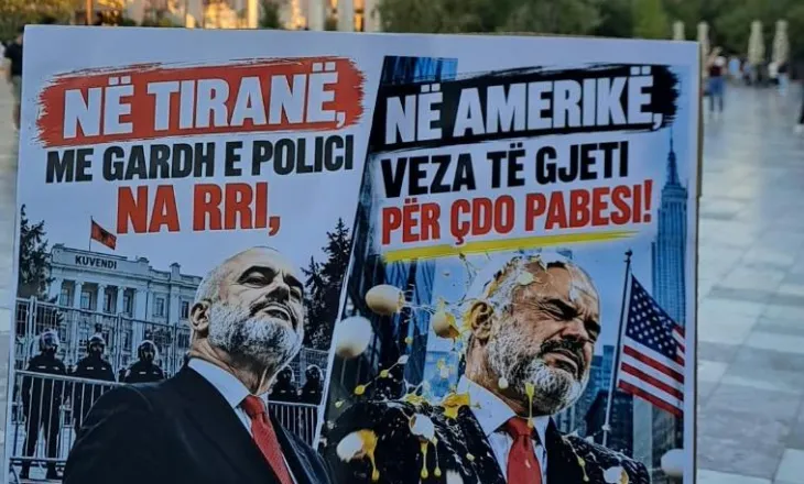 Pankarta pikante e protestës kundër Ramës: Në Tiranë me gardh dhe polici, në SHBA veza të gjeti për çdo pabesi