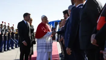Papa Leone XIV mbërrin në Francë, vizita e parë apostolike në 18 vjet