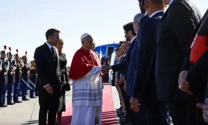 Papa Leone XIV mbërrin në Francë, vizita e parë apostolike në 18 vjet