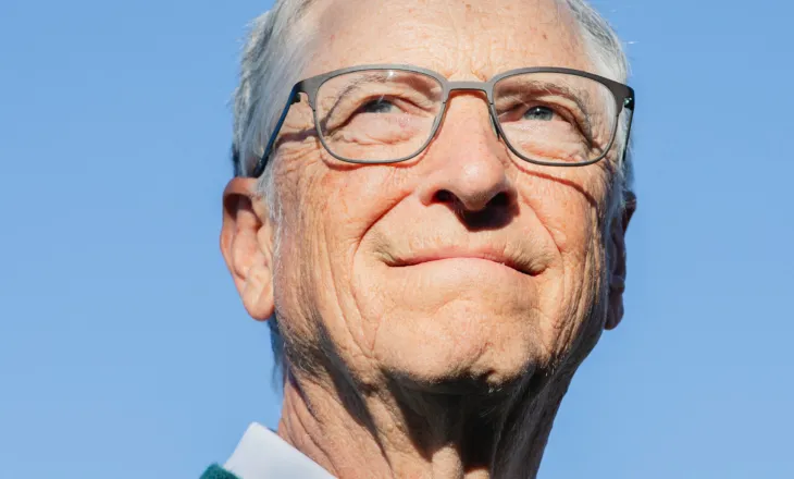 Paralajmërimi i Bill Gates për Nju-Jork Tajms: IA-i përbën një kërcënim serioz për tregun e punës dhe për përditshmërinë e njerëzve