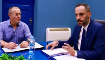 “Parandalim i ndërtimeve pa leje”- Lamallari mbledh drejtuesit e IKMT dhe ndan porositë: Mbrojtje hapësirave publike, luftë krimit mjedisor
