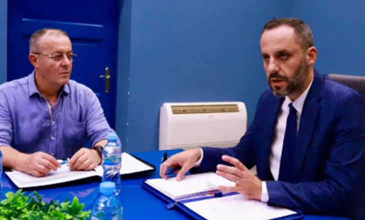 “Parandalim i ndërtimeve pa leje”- Lamallari mbledh drejtuesit e IKMT dhe ndan porositë: Mbrojtje hapësirave publike, luftë krimit mjedisor