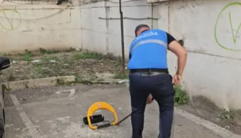 Parkimet në Durrës nën “skaner”, policia ndërhyn në lagje për lirimin e hapësirave