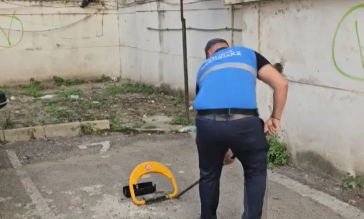 Parkimet në Durrës nën “skaner”, policia ndërhyn në lagje për lirimin e hapësirave