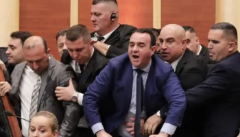 Pas pushimeve, Kuvendi në sheshbetejë politike/ Opozita paralajmëron aksion të fortë