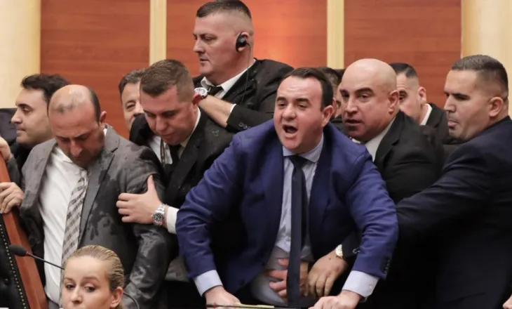 Pas pushimeve, Kuvendi në sheshbetejë politike/ Opozita paralajmëron aksion të fortë