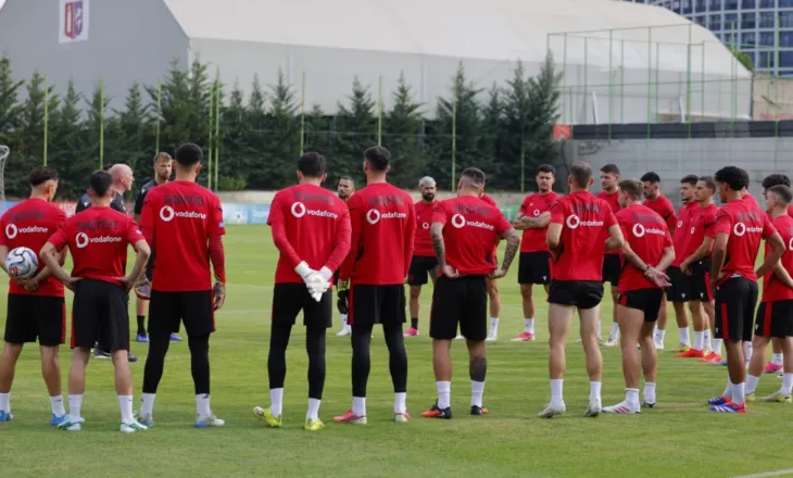 Pas Qazim Laçit, mungon edhe Pajaziti për shkak dëmtimi. Maran e zëvendëson me yllin e Superiores
