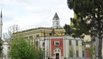 Pas shkarkimit të Ristanit, largohet edhe Sekretari i Përgjithshëm i Bashkisë, Veliaj komandon Alban Dokushin